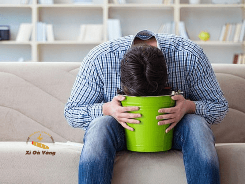 Buồn nôn khi hút xì gà là hiện tượng phổ biến